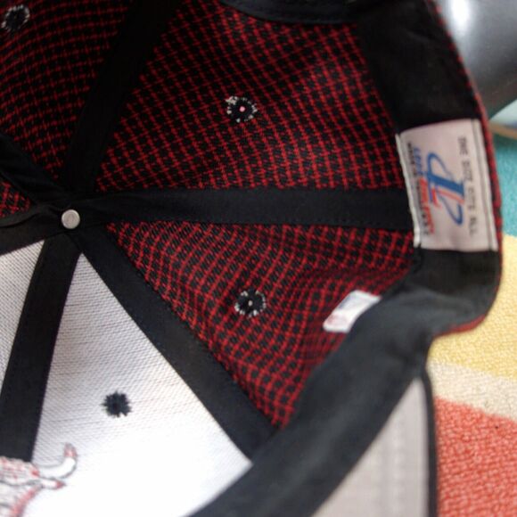 Logo ATHLETIC NBA Official Licensed Chicago Bulls  Strap Back Cap Red Black - Picture 6 of 7